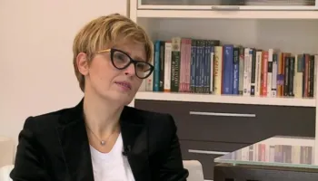 Të parët në kostot e karburantit por Delinës i ka mbetur vetëm të na shpjegojë taksën e qarkullimit!