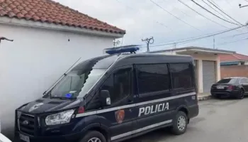 Të shtënat në Shkodër/ Policia jep detajet: Drejtuesi i automjetit nuk iu bind urdhrit për të ndaluar, pasagjeri nxori armën dhe qëlloi në ajër
