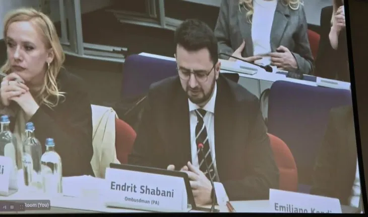 “Të ulen, paraburgimet”/ Avokati i Popullit në Bruksel: Vonesat gjyqësore dhe ngërçi me pronat po cenojnë…