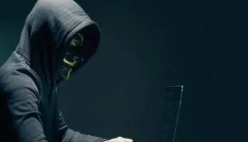 Telefonata mashtruese nga “banka”/ Ekspertët: Mos jepni të dhëna personale, refuzoni thirrjet që vijnë nga hakerat