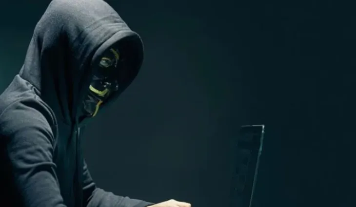 Telefonata mashtruese nga “banka”/ Ekspertët: Mos jepni të dhëna personale, refuzoni thirrjet që vijnë nga hakerat