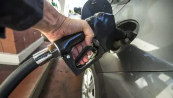 Tensionet në Lindjen e Mesme godasin Shqipërinë, ja sa pritet të shtrenjtohet nafta në vendin tonë