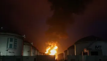 Tensionet në Lindjen e Mesme, rritet çmimi i naftës, Irani: Ngushtica e Hormuzit do vijojë të jetë e mbyllur