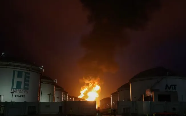 Tensionet në Lindjen e Mesme, rritet çmimi i naftës, Irani: Ngushtica e Hormuzit do vijojë të jetë e mbyllur