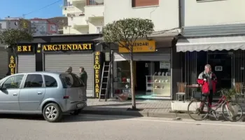 Tentohet grabitja e argjendarisë në Pogradec, pronari: Ka ndodhur mbi 3 herë, autorët s’janë gjendur