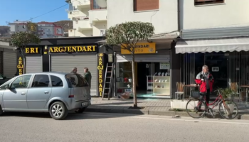 Tentohet grabitja e argjendarisë në Pogradec, pronari: Kjo është hera e tretë!