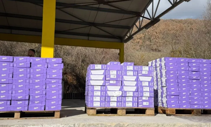 Tentuan të futeshin në treg në mënyrë të paligjshme, bllokohen 1.5 tonë “MILKA” në Kapshticë