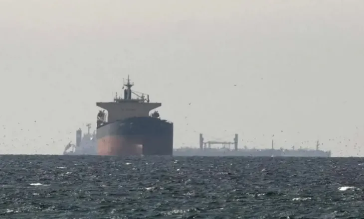 “Tërhiqet” Britania, lejon SHBA të përdorin bazat e saj për sulme ndaj Iranit në Hormuz