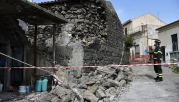Tërmet i fortë në Itali, mbyllen shkollat Catania, mbi 600 raportime për dëme
