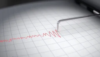 Tërmeti 3.8 ballë zgjon Shqipërinë, lëkundje të forta mes Lushnjës dhe Elbasanit