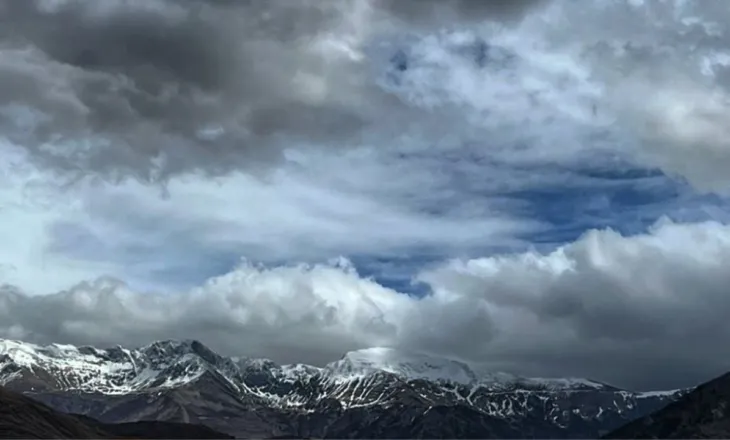 Termometri arrin deri në 22 gradë Celsius, parashikimi i motit për sot në vend