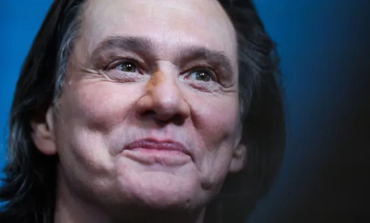 Thashethemet dhe teoritë për Jim Carreyn që pushtuan internetin, fansat menduan se nuk ishte vetë aktori në daljen e tij të fundit, ja si përgjigjet ylli i Hollivudit