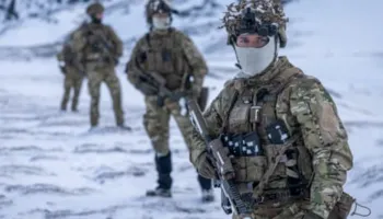 “The Guardian”: Grenlanda, fushëbetejë e mundshme, Danimarka dërgon gjak dhe eksplozivë…