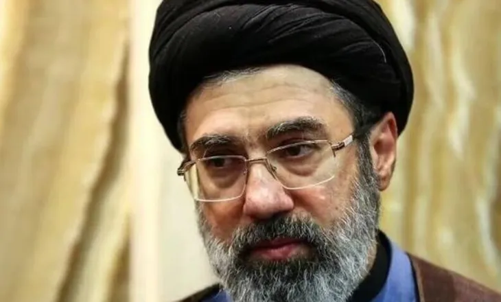 The Sun: Udhëheqësi i ri i Iranit është në koma dhe ka humbur një këmbë!