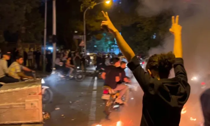 ”The Washington Post”: Izraeli u bën thirrje iranianëve të revoltohen kundër regjimit, shpresojnë se…