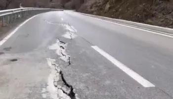 Thellohet skandali! Çahet përsëri asfalti i rrugës Maliq-Lozhan, segmenti alternativ drejt juglindjes