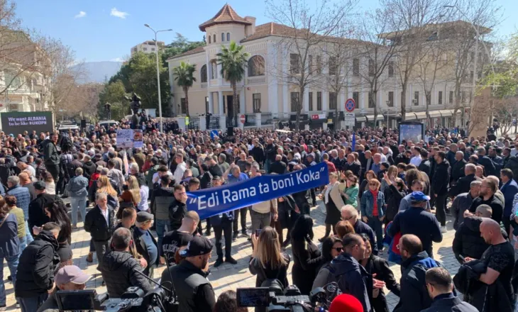 Thirrja ironike nga protesta: Edi Rama “ta boni Koka” (FOTO LAJM)