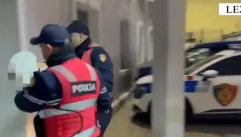 Thyen dyert dhe morën 16 laptopë e videoprojektorë, arrestohen 6 autorët që vodhën shkollën ku mësonin