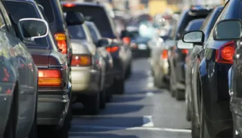 Tirana nuk është qyteti me më shumë makina për banorë, por kryeson për trafikun