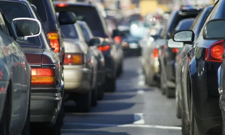 Tirana nuk është qyteti me më shumë makina për banorë, por kryeson për trafikun