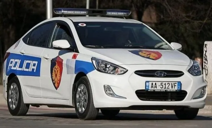 Tiranë/ Lëvizte me pistoletë në makinë, arrestohet 41-vjeçari, armën e kishte fshehur në derën e automjetit