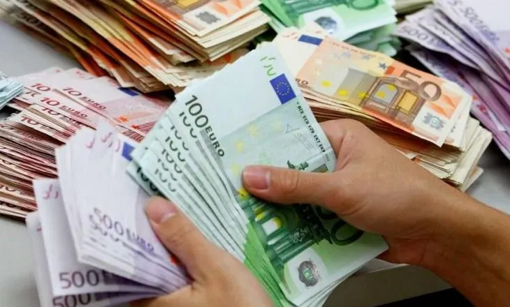 Tkurrja e euros/ Ndërhyrjet e BSH në blerje valute, pa efekt