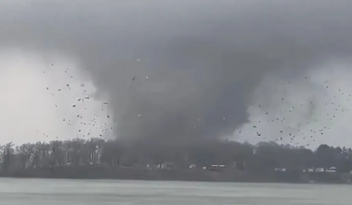 Tornadot shkatërrues godasin SHBA-të, të paktën 4 persona të vdekur