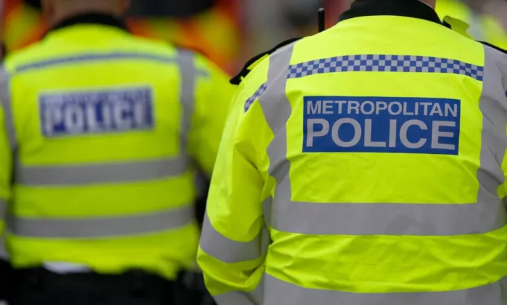 Trafikonin emigrantë me kamionë, dënohen me burg tre shqiptarë në Londër (Emrat)