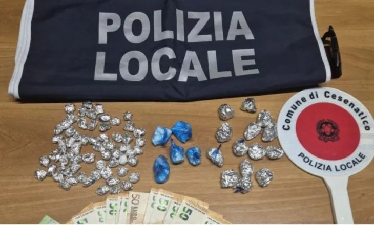 Trafikonte kokainë në lokale, arrestohet shqiptari në Itali! Nuhatja e qenve të policisë dhe lëvizjet e tradhtuan