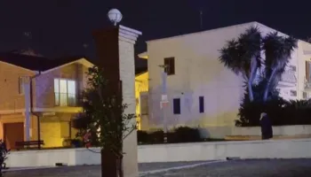 Tragjike/ Humb jetën 10-vjeçari shqiptar, fëmija po luante pranë shatërvanit kur u rrëzua dhe goditi kokën…