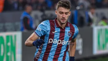 Trajneri i Trabzonsporit flet për Ernest Muçin: Ai mund të luajë në Premier League