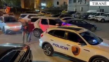 Transportonin emigrantë të paligjshëm drejt Italisë për 2500 euro, arrestohen tre persona në Tiranë