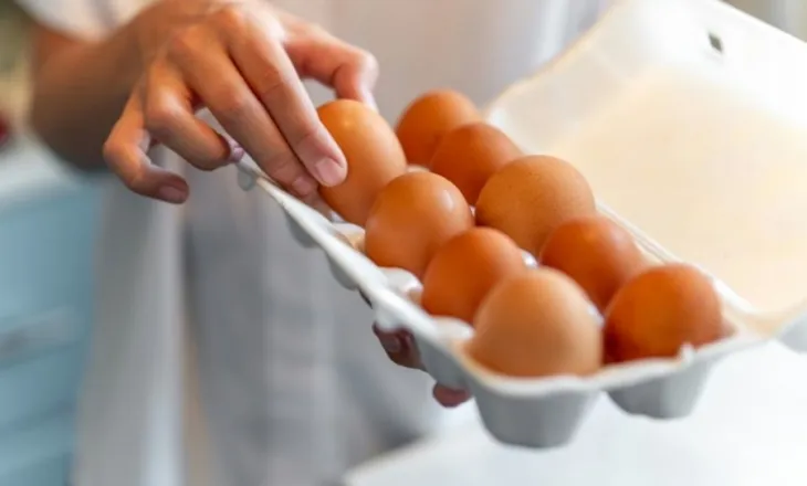 Tre mënyra të thjeshta për të kontrolluar nëse vezët janë të prishura