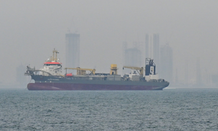 Tregjet globale në rënie mes tensioneve në Ngushticën e Hormuzit