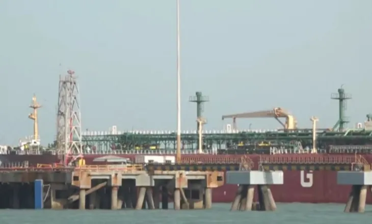 Tregjet luhaten nga lufta me Iranin, bursat bien dhe nafta mbetet mbi 100 dollarë mes sinjaleve të paqarta nga Trump