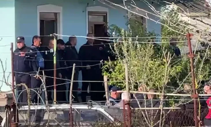 Tronditet fshati Kuman, burri i moshuar vr*t gruan dhe më pas veten. Flasin banorët