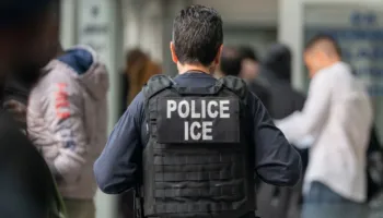 Trump hap frontin e brendshëm të luftës, shfaqen agjentë në aeroportet e Amerikës