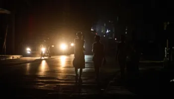 Trump kërcënon me ndërhyrje në Kubë: Ishulli në prag të kolapsit mes errësirës, tërmeteve dhe krizës energjetike