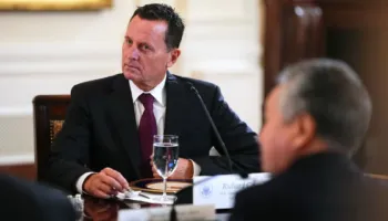 Trump largon Grenell nga posti i drejtuesit të Qendrës Kennedy, a do i caktojë presidenti një aventurë të re diplomatike “thikës së tij zvicerane”?