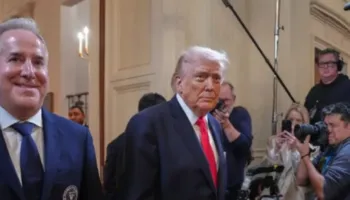 Trump paralajmëron Gardën iraniane: Dorëzohuni ose do të vdisni! Diplomatët të kërkojnë azil