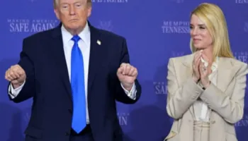 Trump pretendon bisedime me Iranin, Teherani e mohon