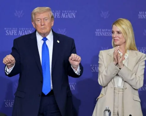 Trump pretendon bisedime me Iranin, Teherani e mohon