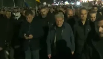 Tubimi i opozitës/ Protestuesit zhvendosen te Vila 31, policia bllokon hyrjet drejt ish-Bllokut