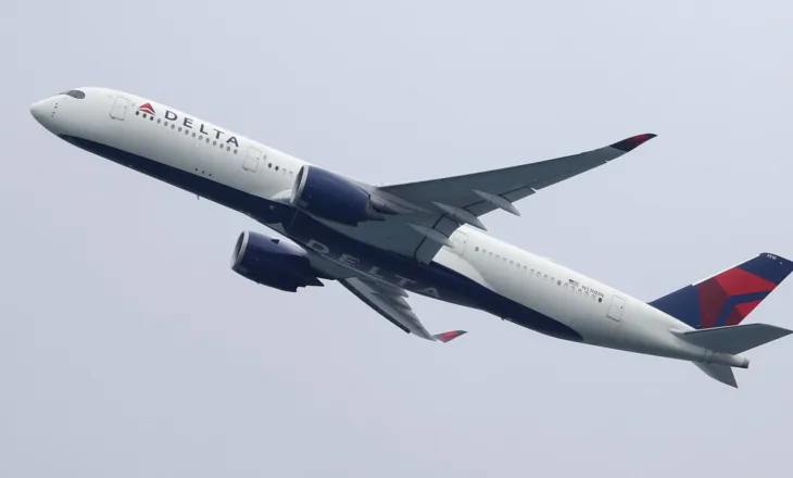 Turbulenca të forta lëndojnë stjuardesat e Delta-s në fluturimin LA-Sidnej