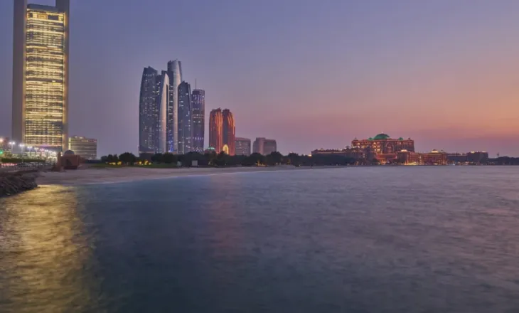 Turistët e bllokuar në Emiratet e Bashkuara Arabe, hotelet mundësojnë zgjatjen e qëndrimit për shkak të mbylljes së hapësirës ajrore