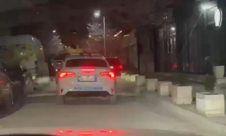 Turisti i huaj bie pre e një vjedhjeje në Vlorë, policia shpall në kërkim autorin/ I tërhoqi me dhunë varësen nga qafa dhe…