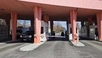 “Turizmi” i naftës/ Drejtuesit e mjeteve zgjedhin të furnizohen në Maqedoninë e Veriut, shkak çmimi 60 lekë më pak