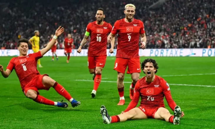 Turqia bën detyrën ndaj Rumanisë, Kosova mëson kundërshtarin nëse do të shkojë në finale (video)