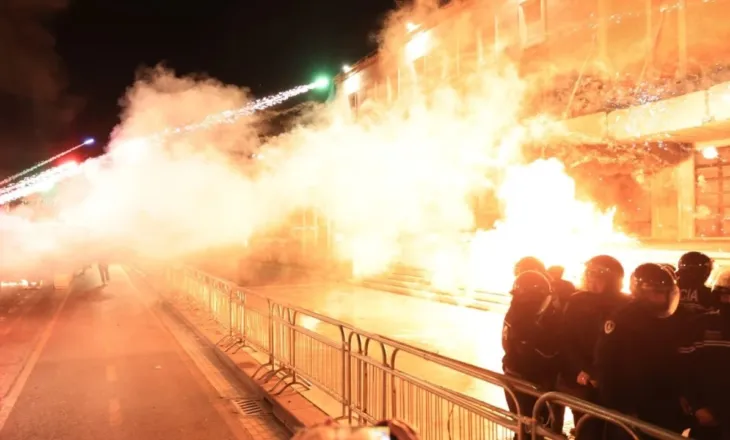 U arrestuan pas përshkallëzimit të tensioneve në protestën e PD-së, Gjykata e Tiranës liron nga burgu 15 protestuesit