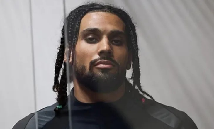 U dënua përjetë për ekzekutimin e Nikulajt, ‘Daily Mail’ publikon fotot e Saraivës në gjykatë: U pagua 1 mln euro